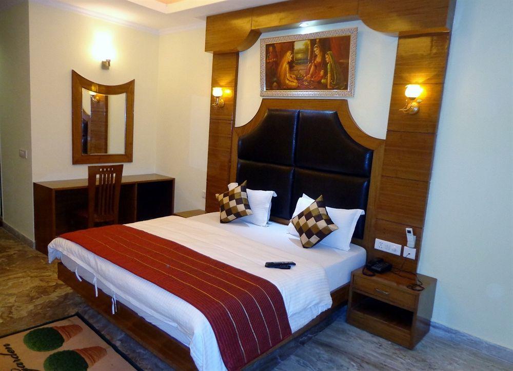 Hotel Castle Blue New Delhi Near Igi Airport Zewnętrze zdjęcie