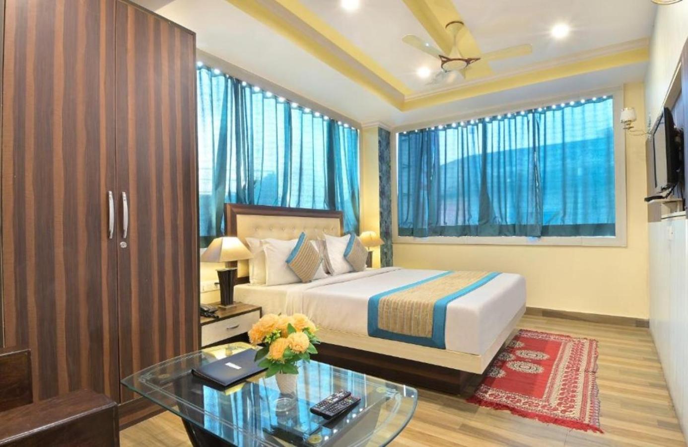Hotel Castle Blue New Delhi Near Igi Airport Zewnętrze zdjęcie