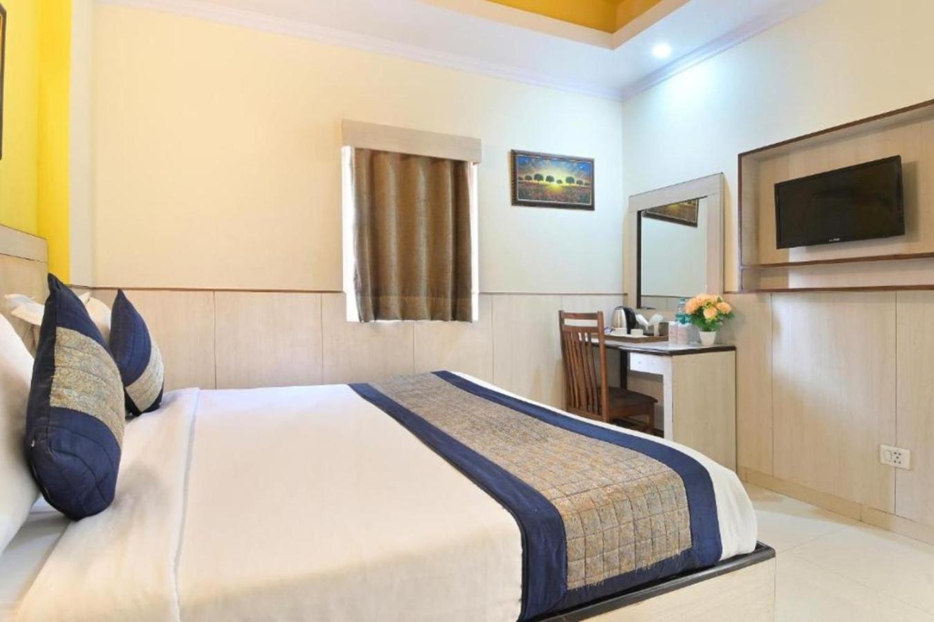 Hotel Castle Blue New Delhi Near Igi Airport Zewnętrze zdjęcie