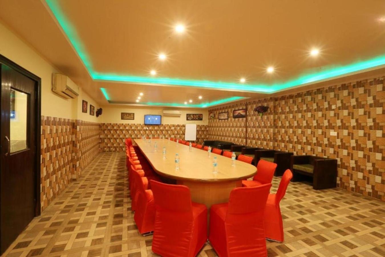 Hotel Castle Blue New Delhi Near Igi Airport Zewnętrze zdjęcie