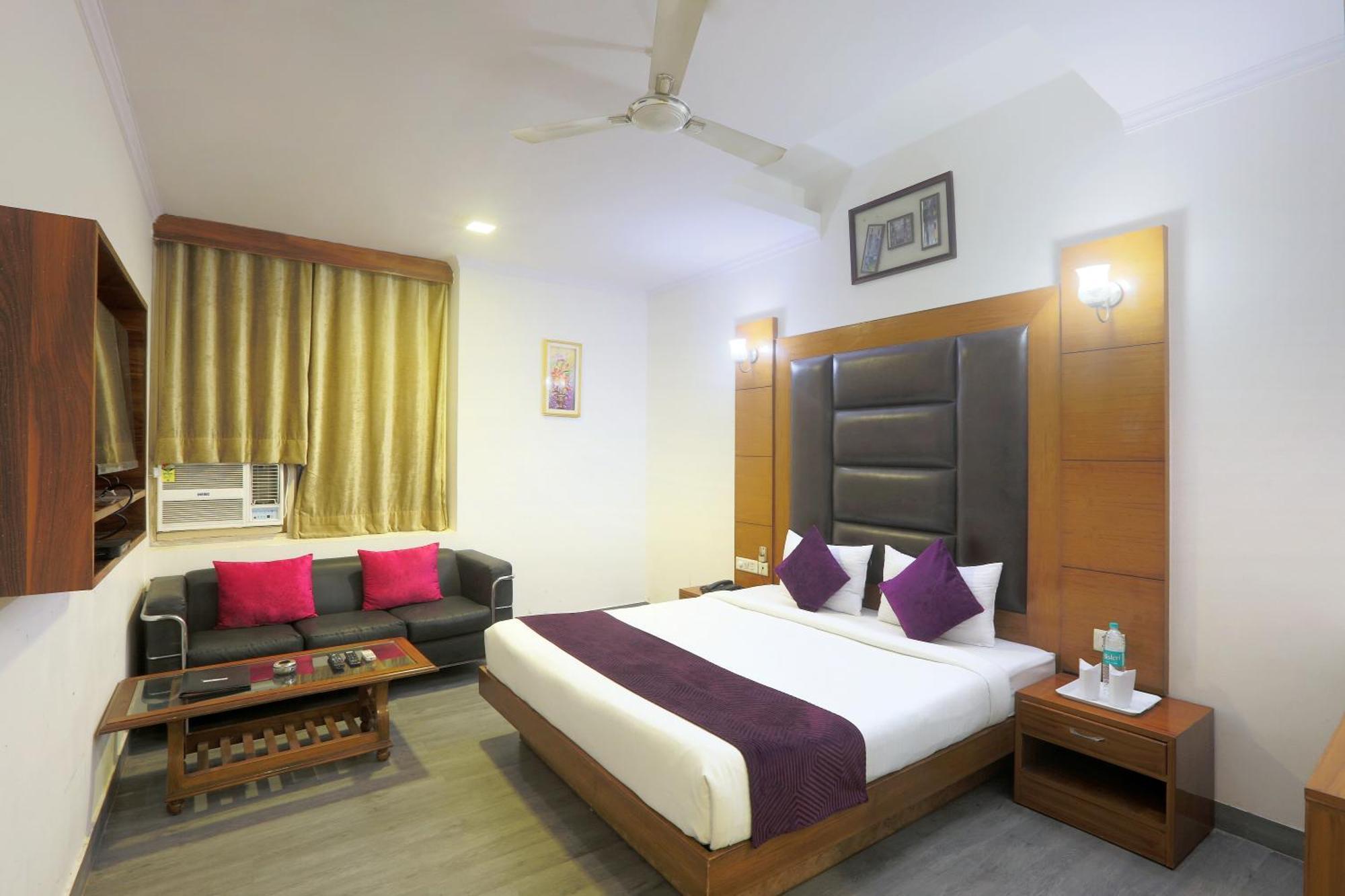 Hotel Castle Blue New Delhi Near Igi Airport Zewnętrze zdjęcie