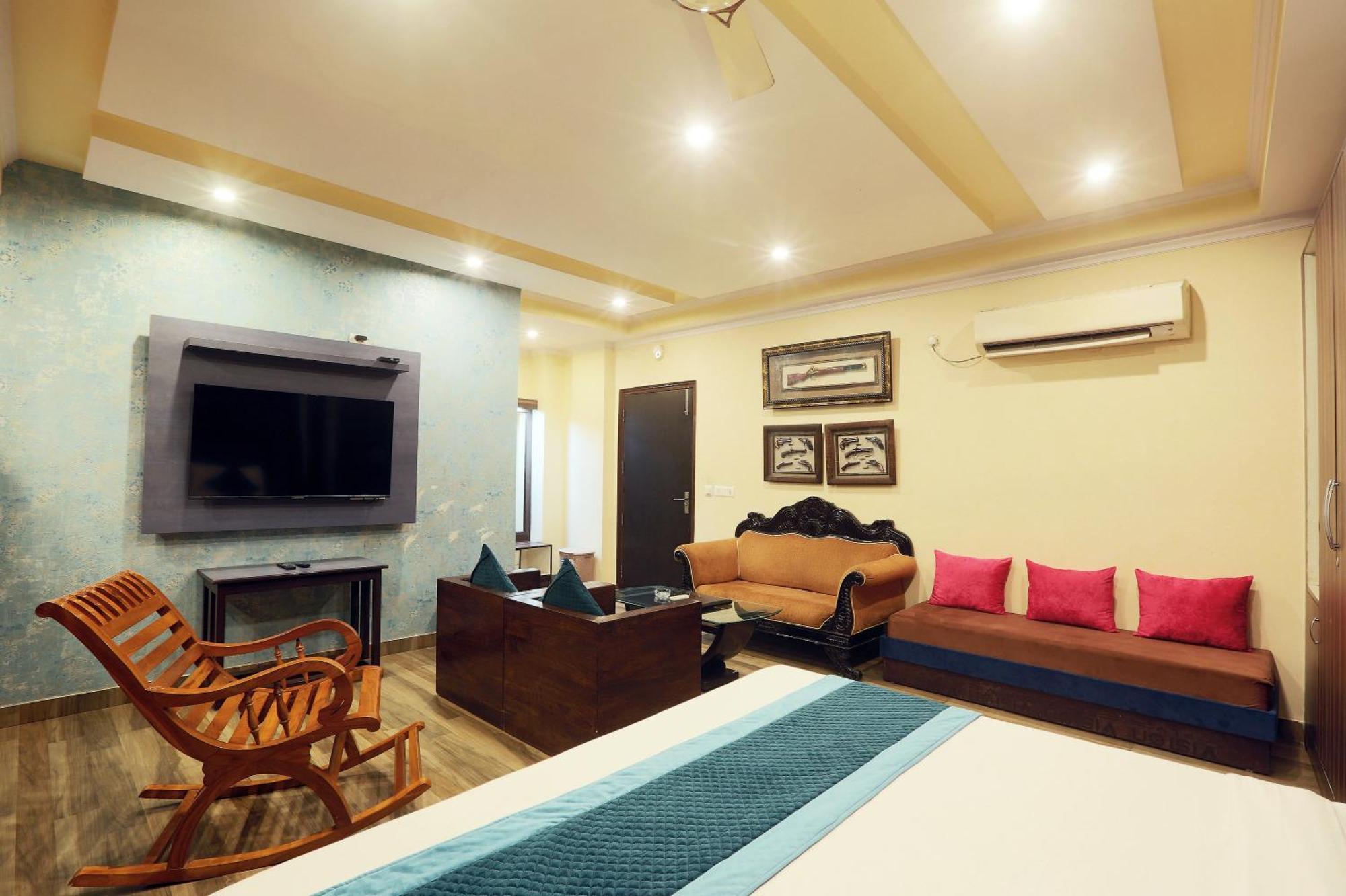 Hotel Castle Blue New Delhi Near Igi Airport Zewnętrze zdjęcie