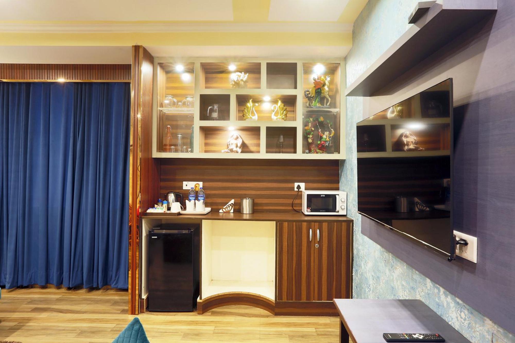 Hotel Castle Blue New Delhi Near Igi Airport Zewnętrze zdjęcie