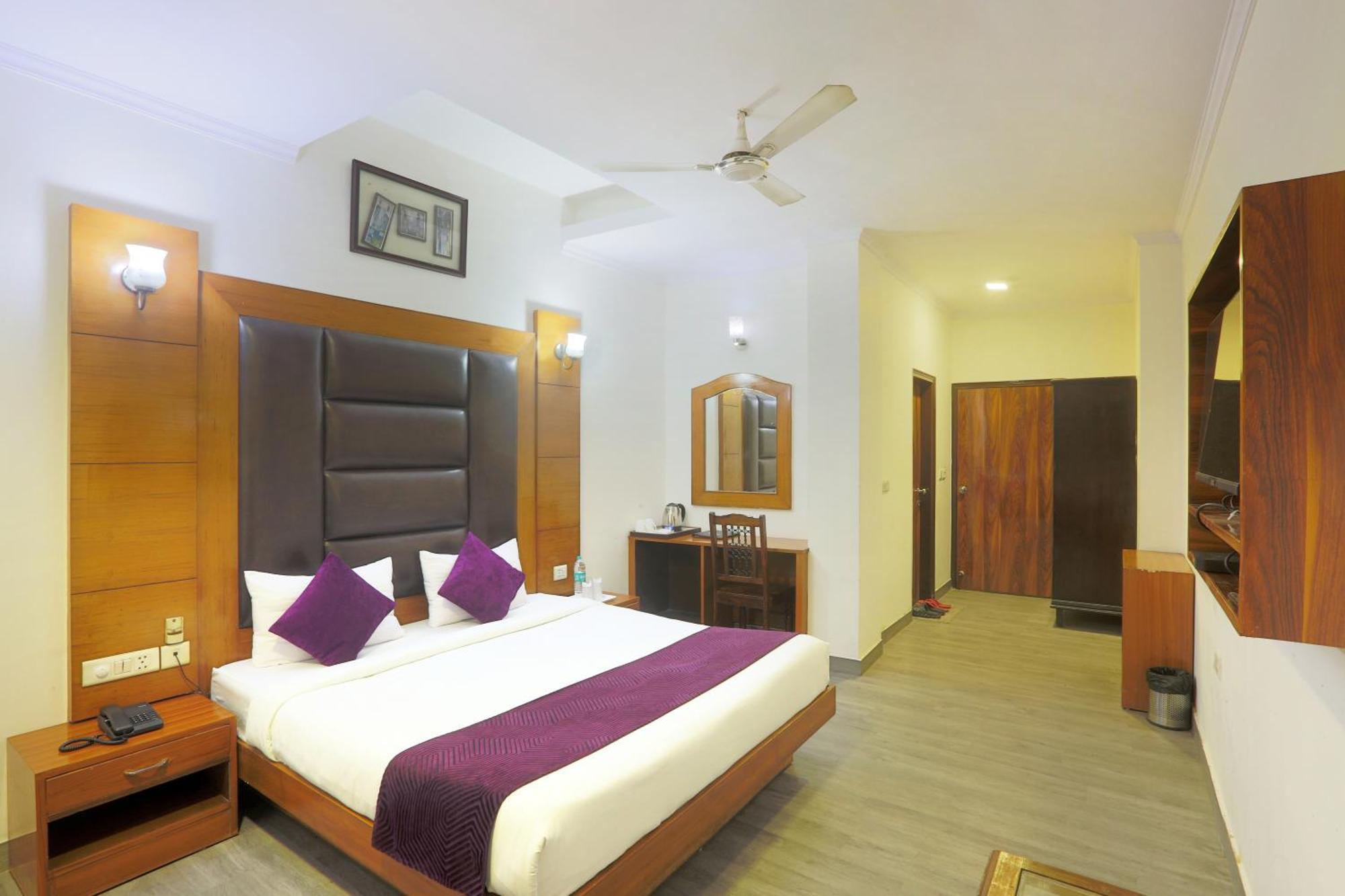 Hotel Castle Blue New Delhi Near Igi Airport Zewnętrze zdjęcie