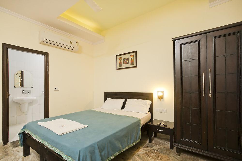 Hotel Castle Blue New Delhi Near Igi Airport Zewnętrze zdjęcie