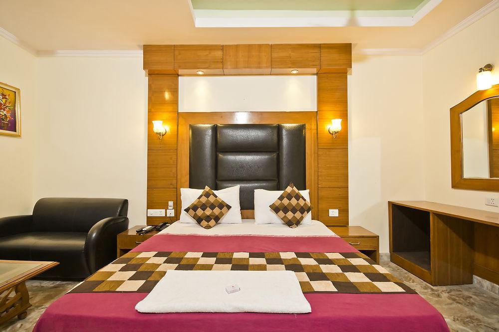 Hotel Castle Blue New Delhi Near Igi Airport Zewnętrze zdjęcie