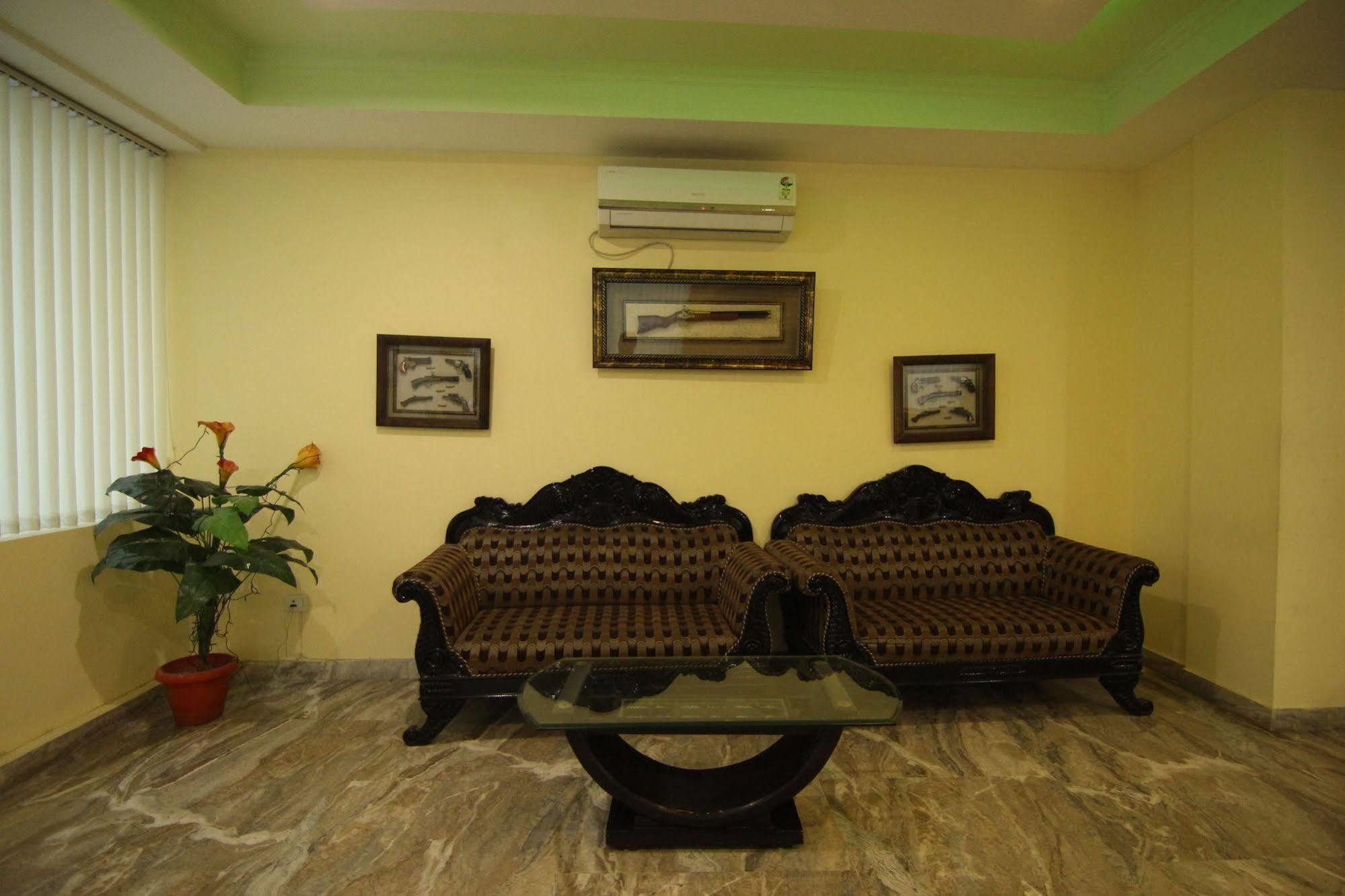 Hotel Castle Blue New Delhi Near Igi Airport Zewnętrze zdjęcie