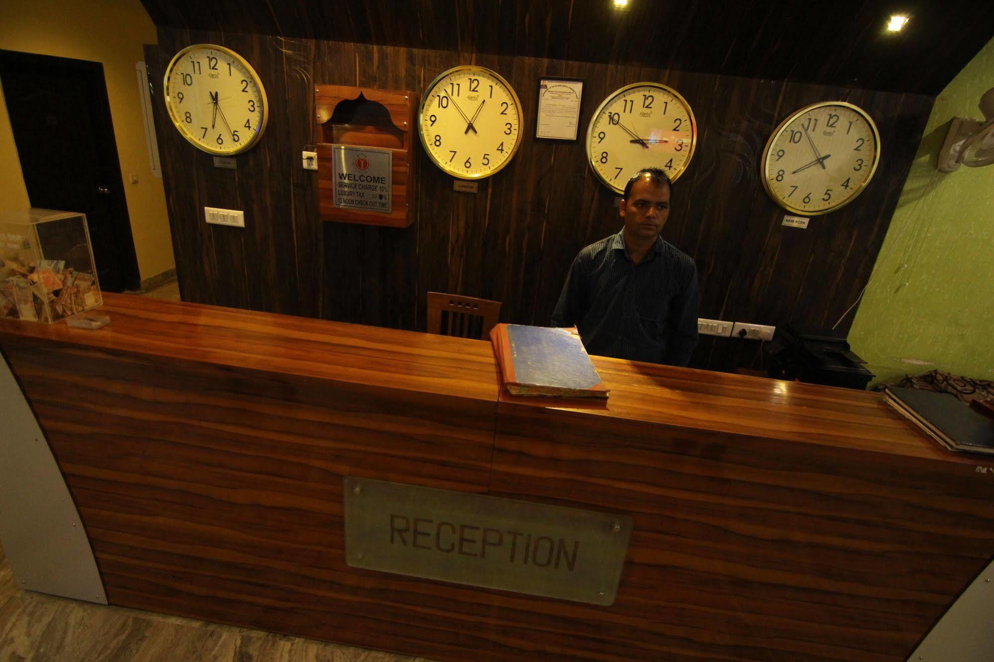 Hotel Castle Blue New Delhi Near Igi Airport Zewnętrze zdjęcie
